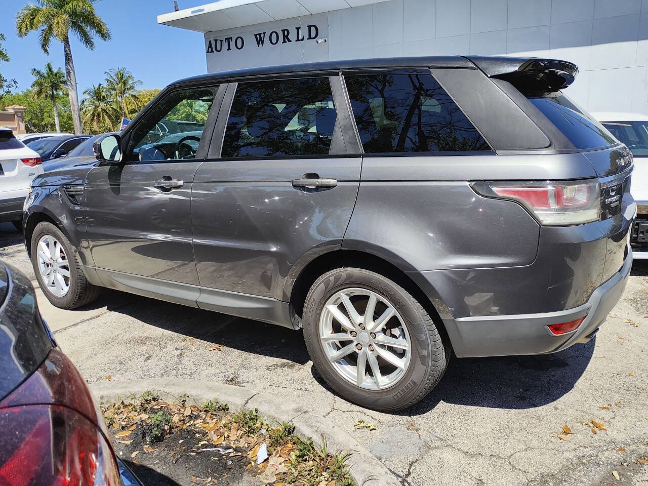 Used 2015 Land Rover Range Rover Sport SE image 7