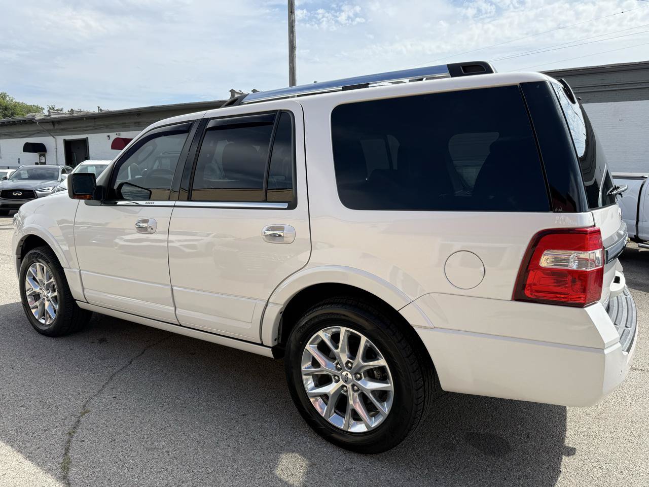 Used 2015 Ford Expedition Limited w/ Equipment Group 301A AWD/4WD image 5