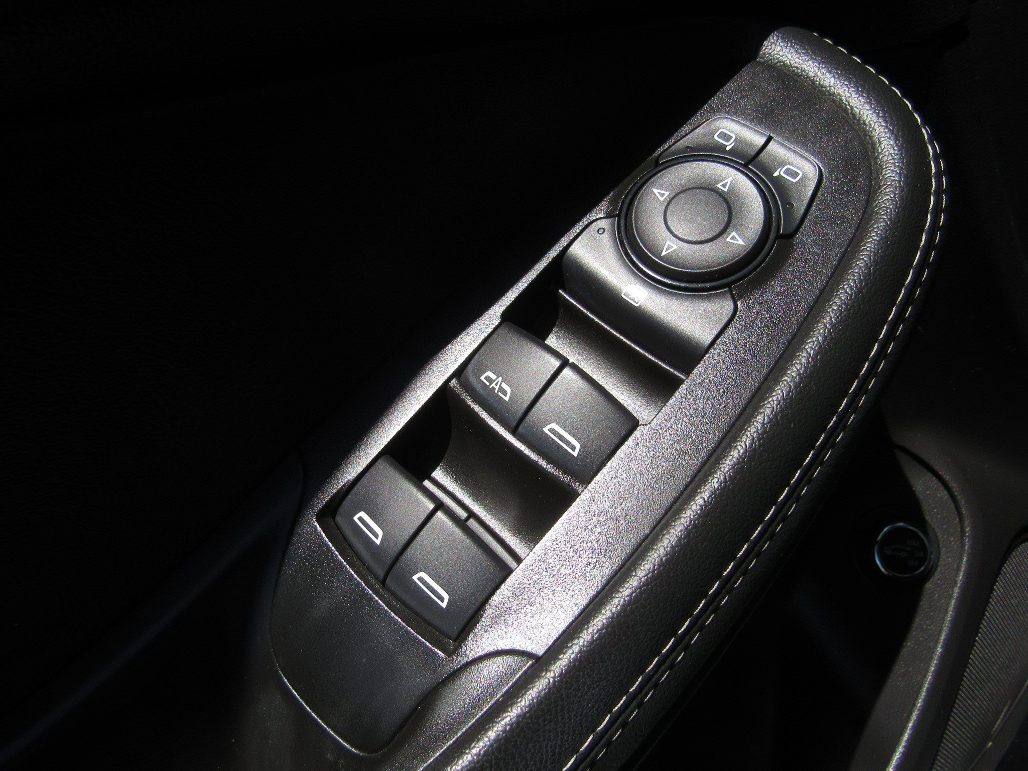 Used 2022 Buick Encore GX Select w/ Sport Touring Package FWD image 22