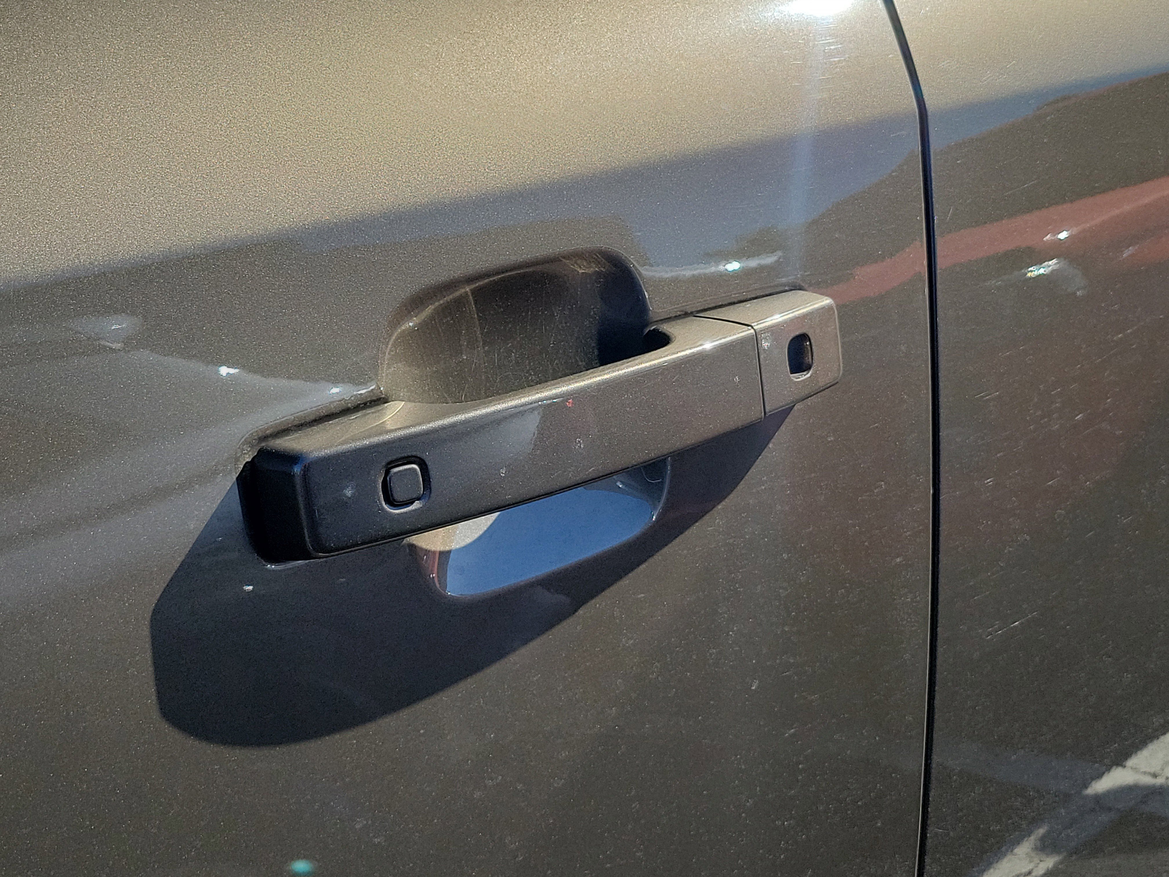 Used 2025 Land Rover Defender 110 S image 6