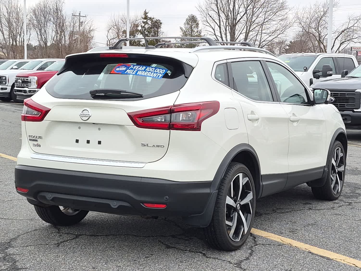 Used 2022 Nissan Rogue Sport SL image 3