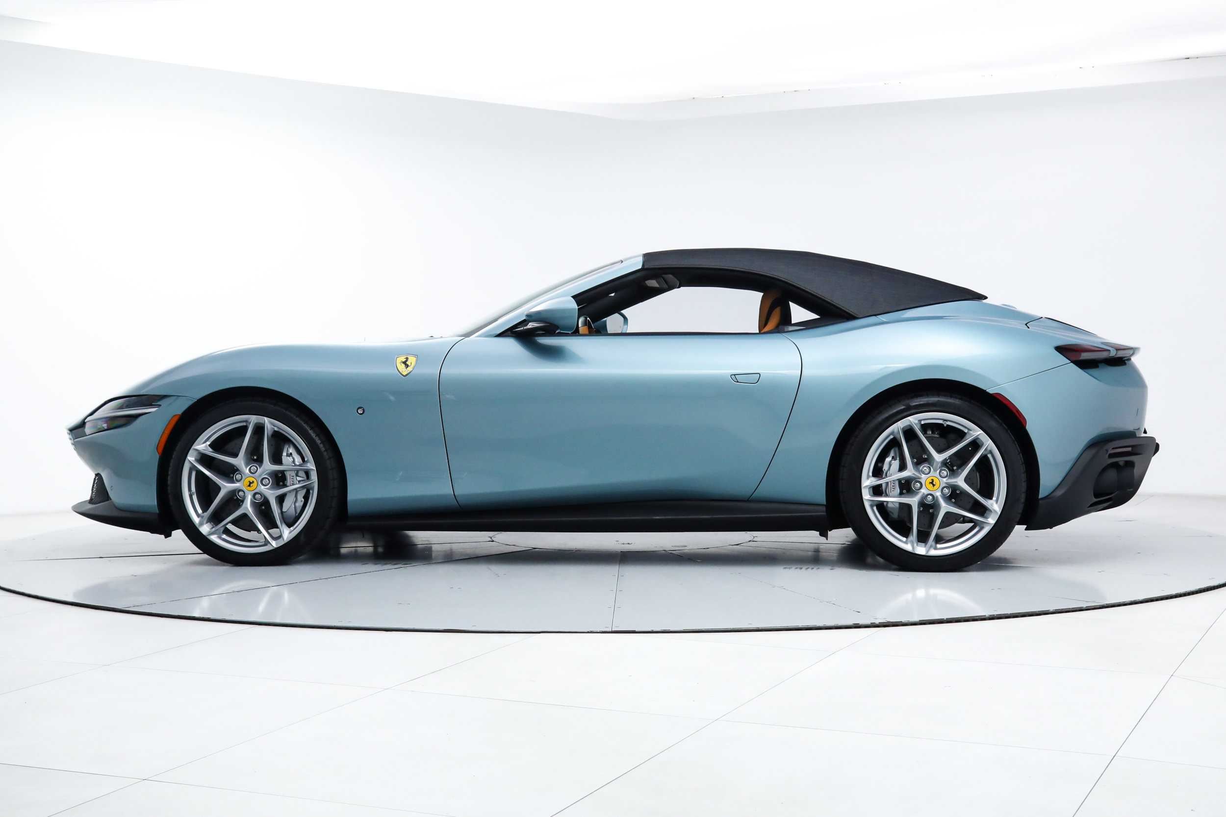 Certified 2025 Ferrari Roma Spider RWD image 7