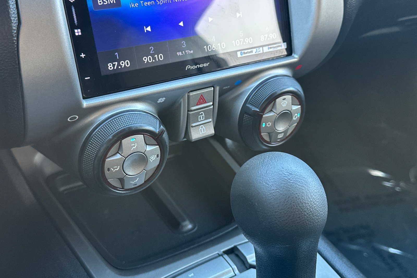 Used 2015 Chevrolet Camaro LS RWD image 29