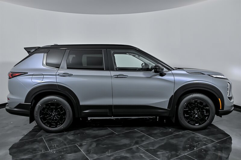 New 2025 Mitsubishi Outlander AWD image 9