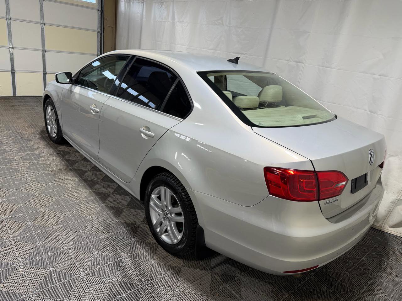 Used 2012 Volkswagen Jetta TDI FWD image 4