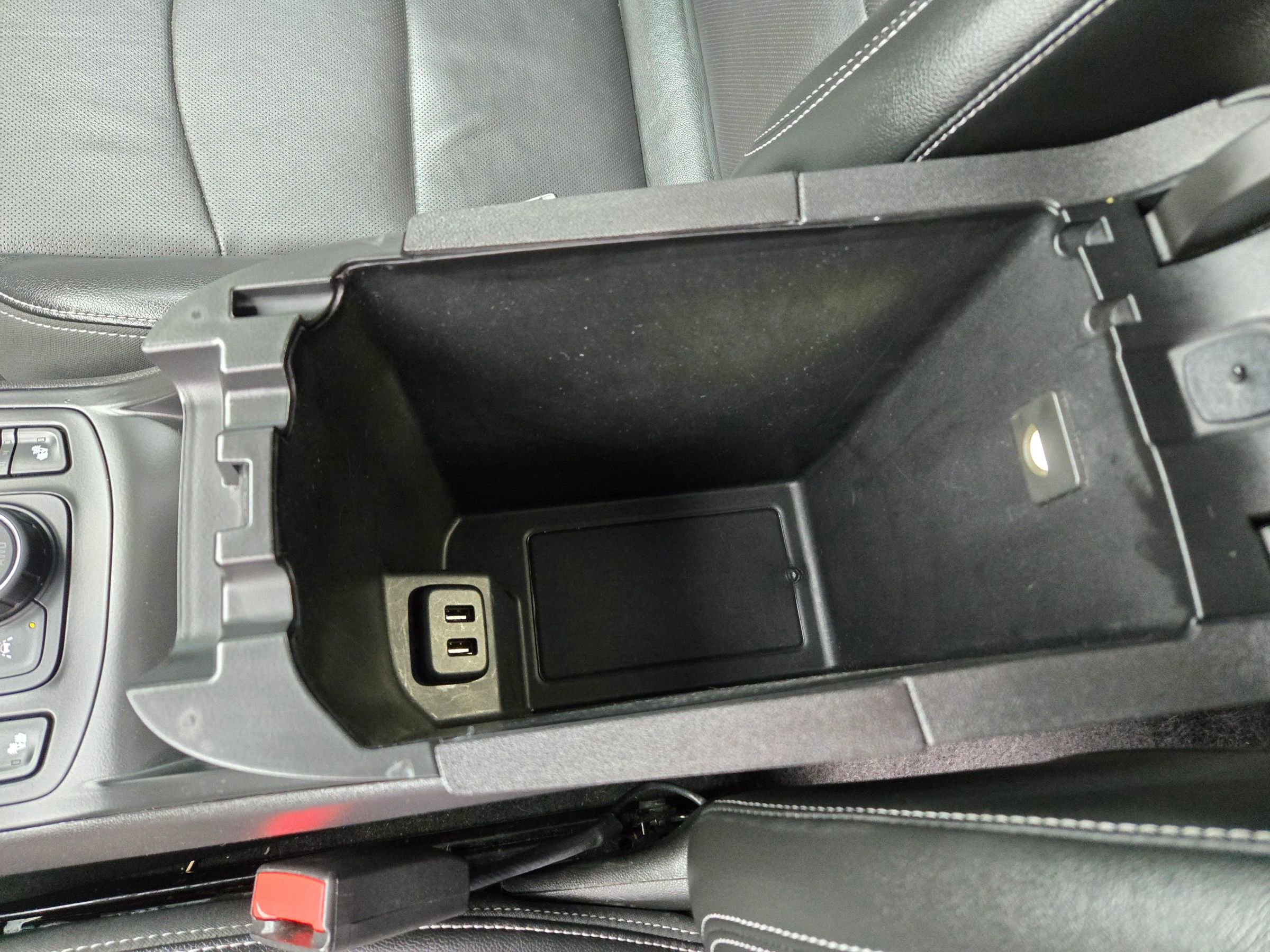 Used 2024 GMC Terrain SLT image 49