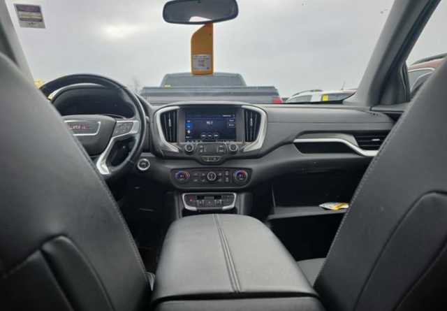 Used 2023 GMC Terrain SLT w/ Elevation Edition image 4