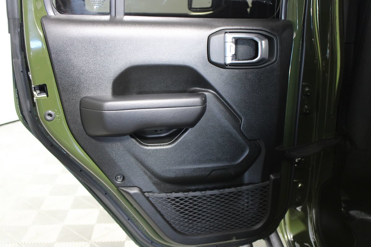 Used 2024 Jeep Wrangler Unlimited AWD/4WD image 18
