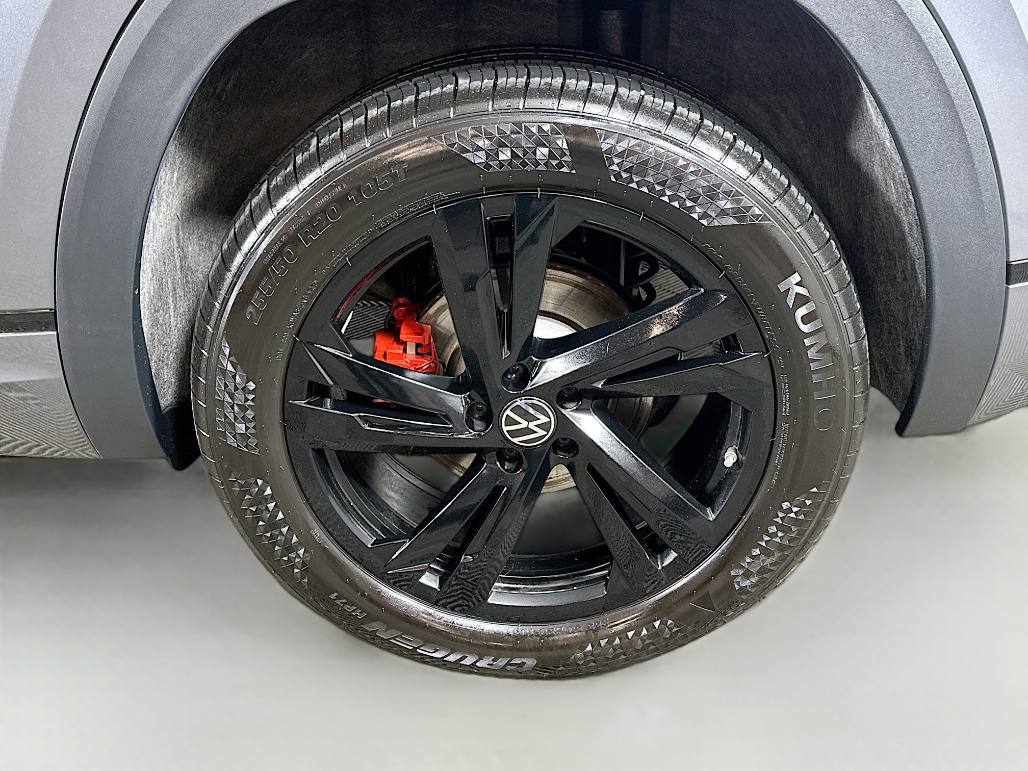 Used 2025 Volkswagen Atlas Cross Sport SEL R-Line image 31