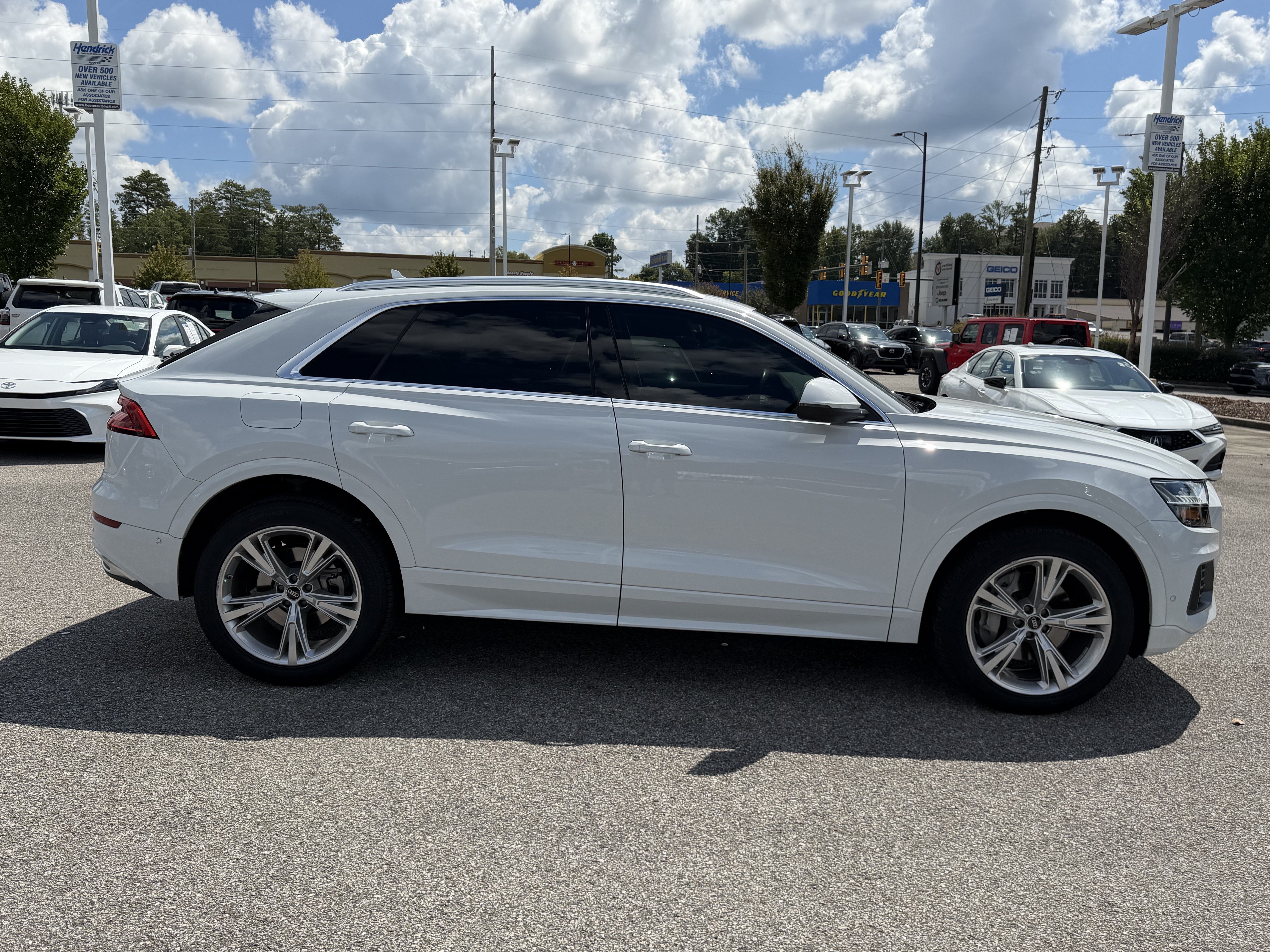 Used 2023 Audi Q8 Premium w/ Convenience Package AWD/4WD image 11