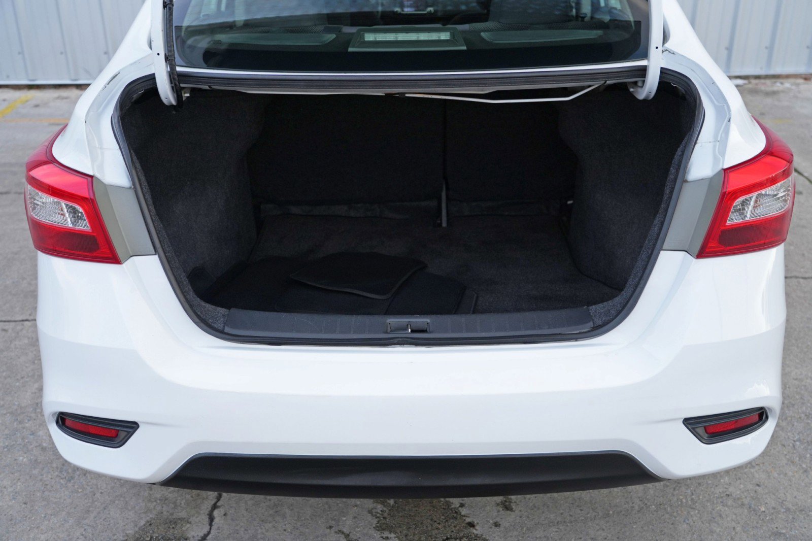 Used 2018 Nissan Sentra S image 9