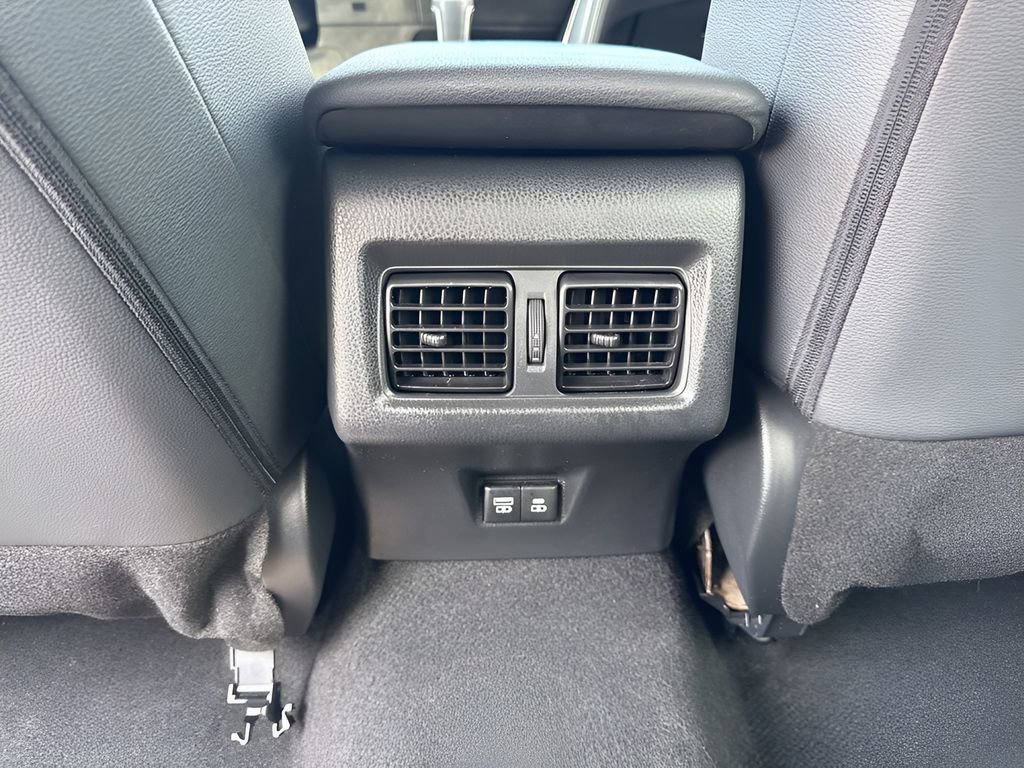 Used 2025 Toyota Camry SE FWD image 13