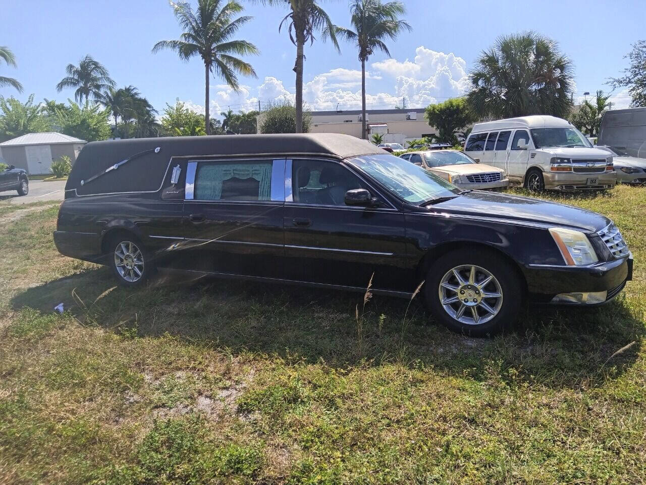 Used 2011 Cadillac DTS Limousine image 4