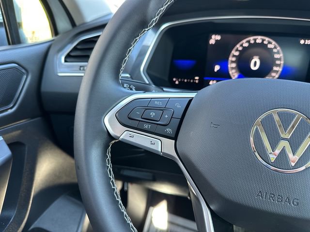 Used 2023 Volkswagen Tiguan SE w/ Panoramic Sunroof Package image 24