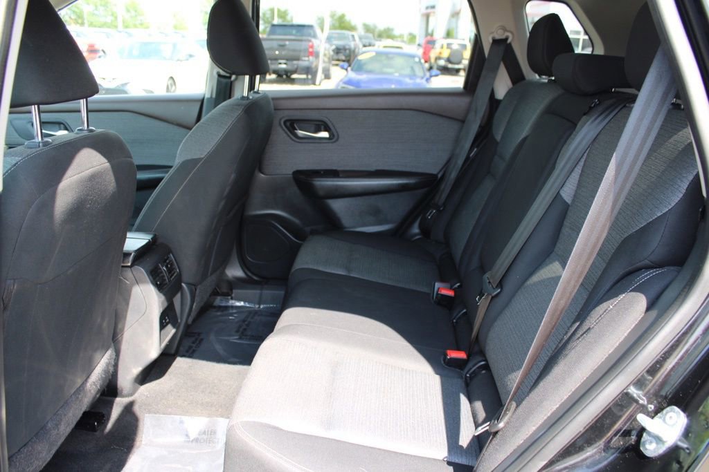 Used 2023 Nissan Rogue SV image 23
