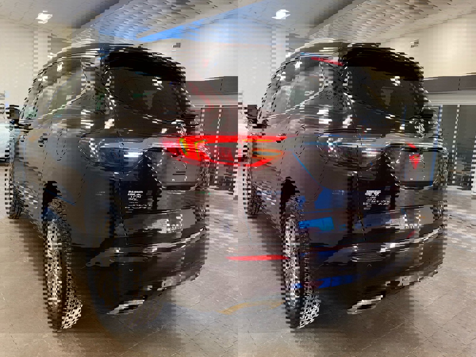 Used 2021 Buick Enclave Avenir w/ Avenir Technology Package image 5