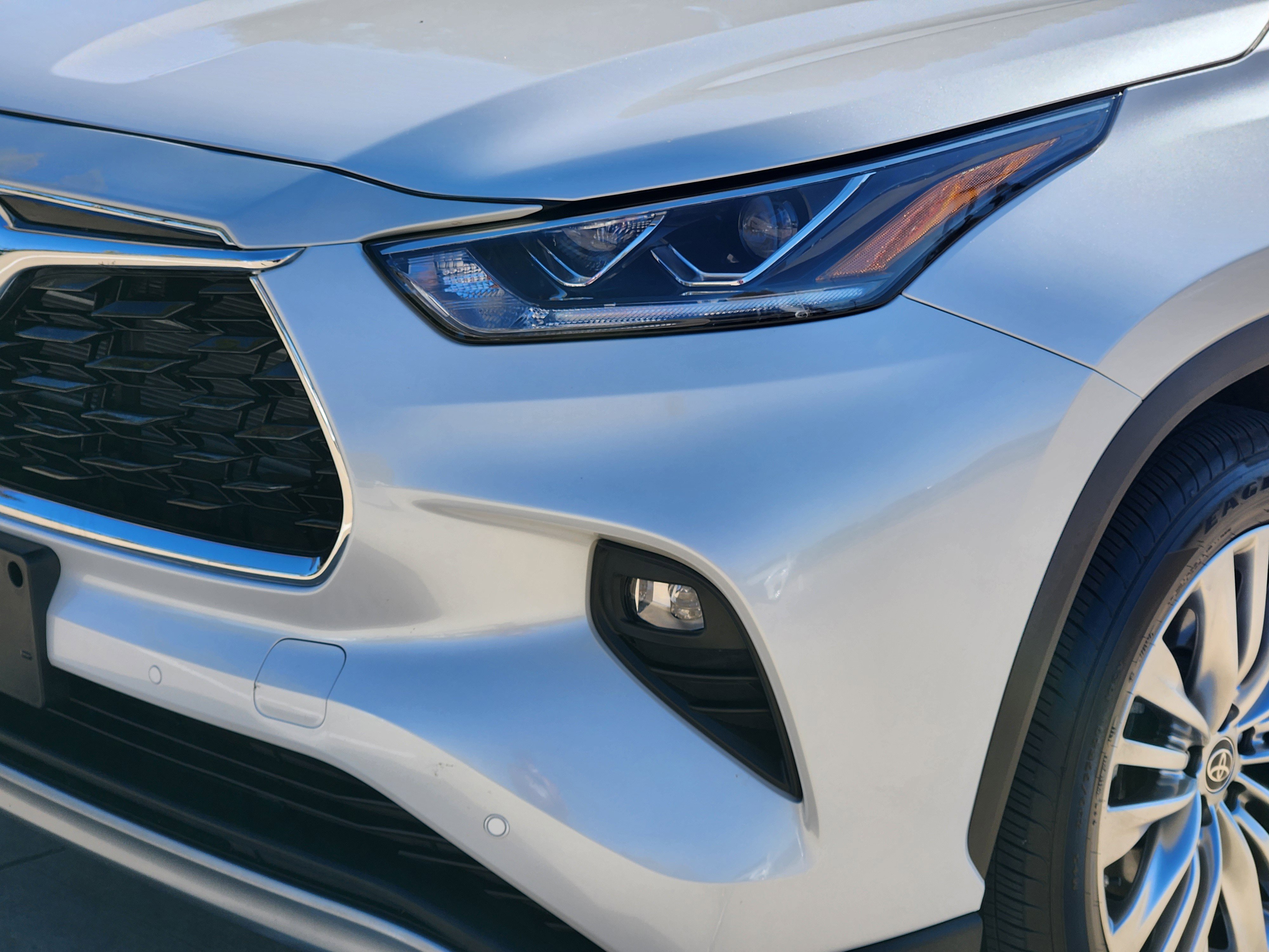 Used 2025 Toyota Highlander Platinum image 8