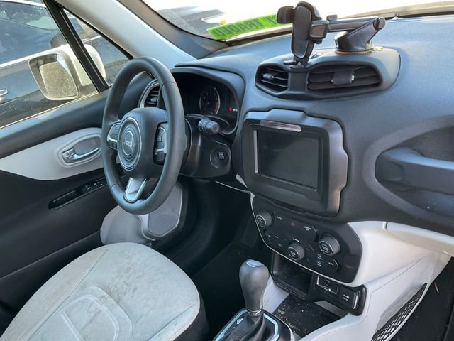 Used 2018 Jeep Renegade Latitude FWD image 10