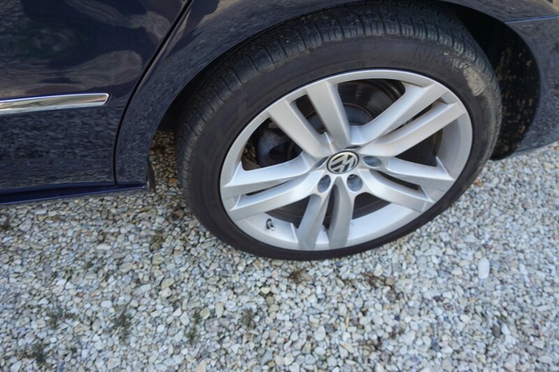 Used 2014 Volkswagen CC Executive FWD image 35