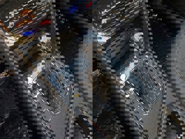 Certified 2025 Volkswagen Taos SE image 25