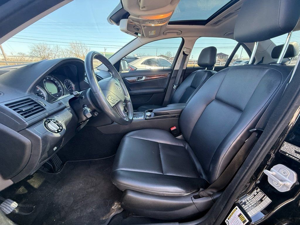 Used 2009 Mercedes-Benz C 300 Sedan image 11