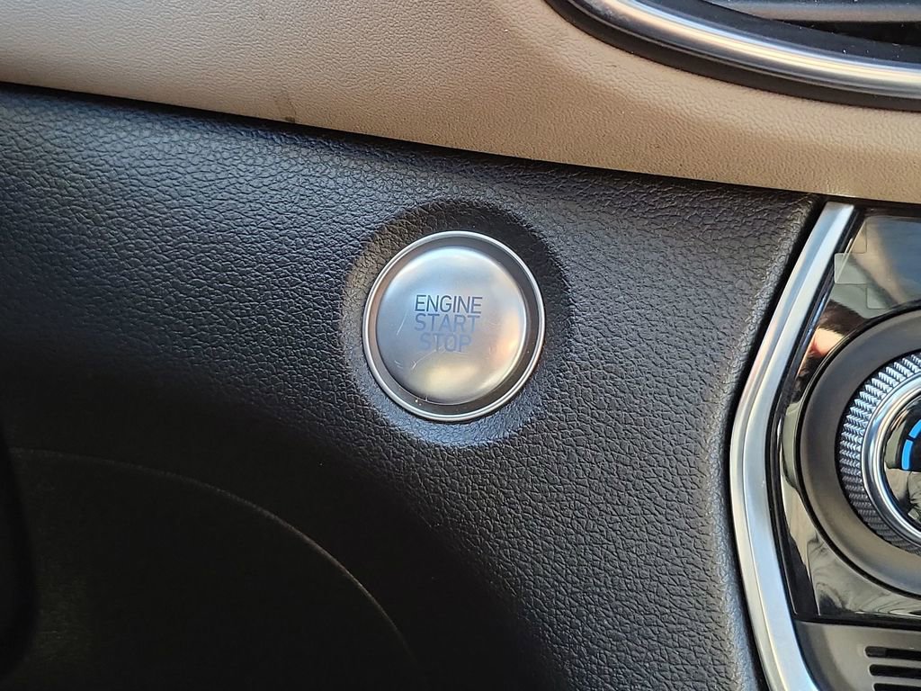 Used 2020 Hyundai Santa Fe SEL w/ Cargo Package image 16