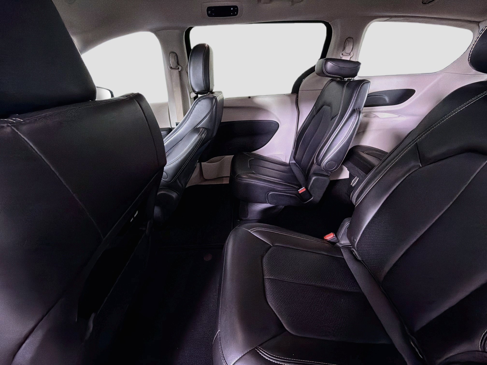 Used 2024 Chrysler Pacifica Touring-L FWD image 26