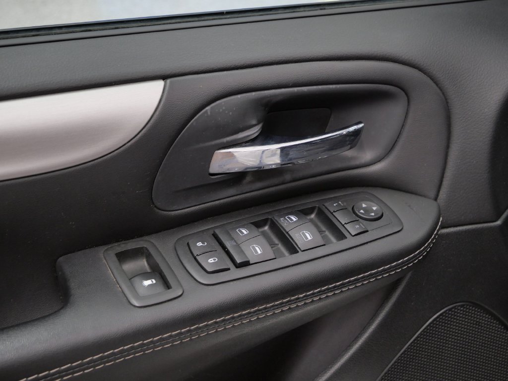 Used 2015 Dodge Grand Caravan SE w/ Quick Order Package 29E SE FWD image 16