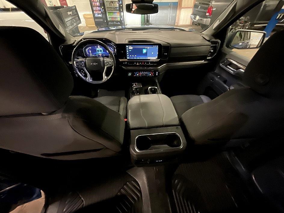 Used 2023 Chevrolet Silverado 1500 RST image 3