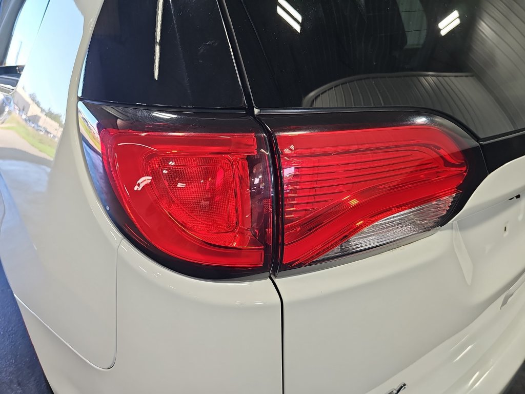 Used 2017 Chrysler Pacifica Touring-L w/ Tire & Wheel Group FWD image 35