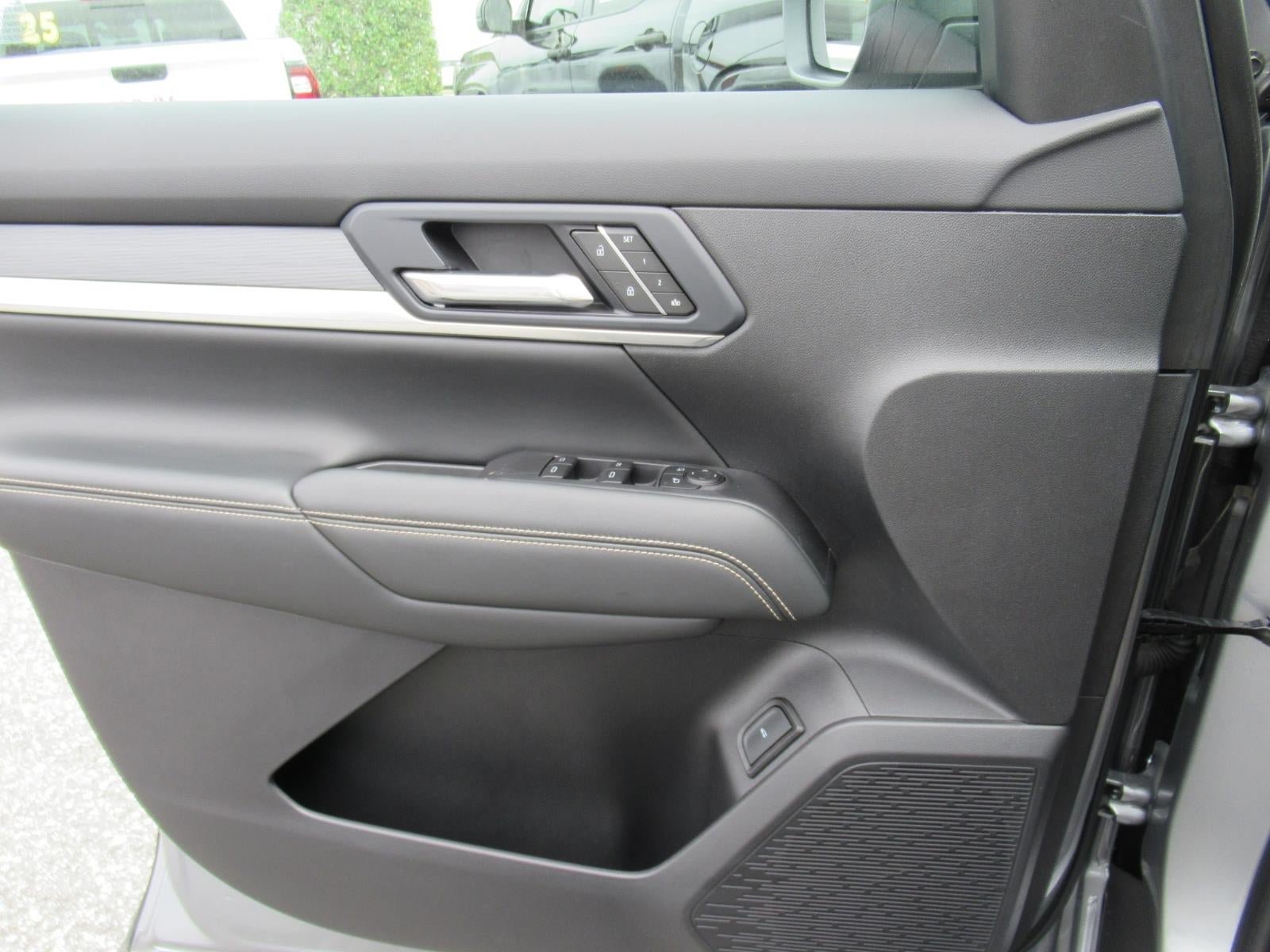 Used 2025 GMC Terrain Elevation w/ Elevation Premium Package AWD/4WD image 19