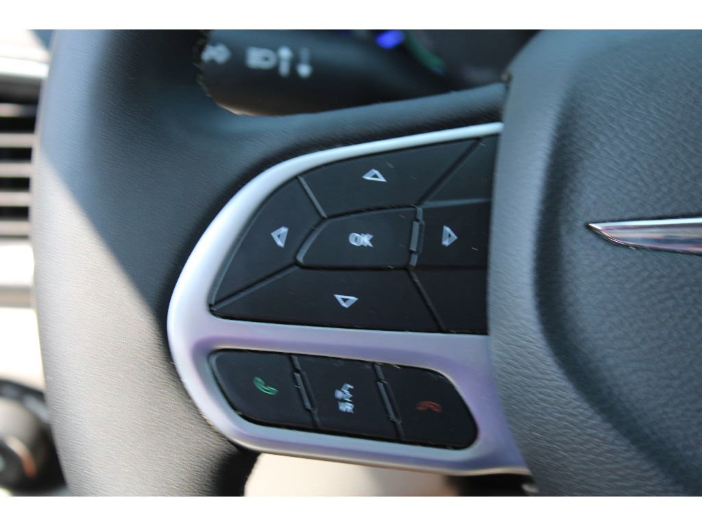 Used 2023 Chrysler Pacifica Limited image 26