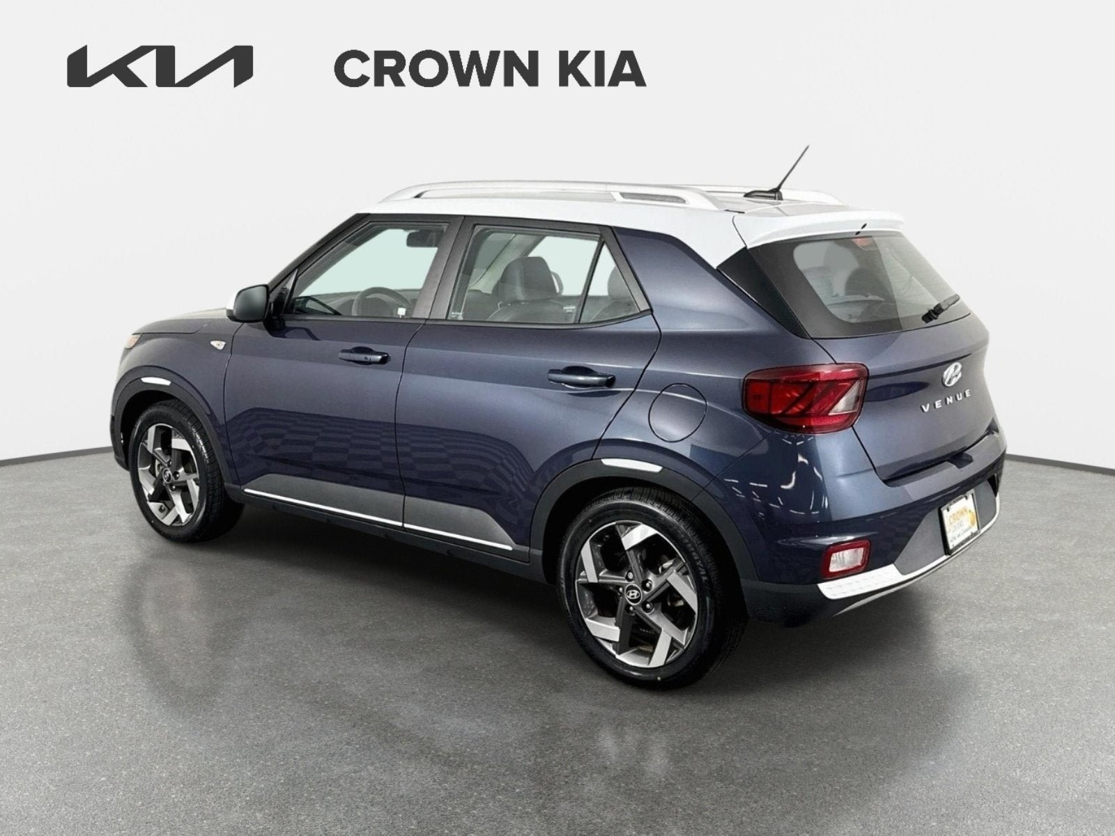 Used 2023 Hyundai Venue Limited w/ Cargo Package FWD image 8