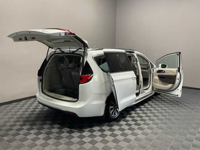 Used 2021 Chrysler Pacifica Touring FWD image 25