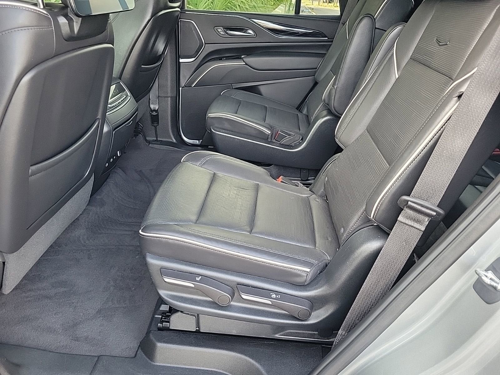 Used 2023 Cadillac Escalade Sport w/ LPO, ONYX Package AWD/4WD image 16