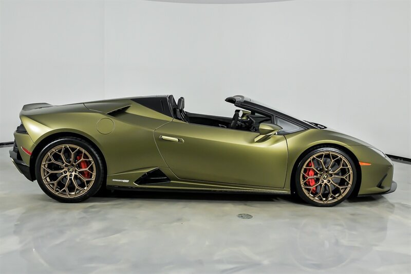 Used 2022 Lamborghini Huracan EVO RWD image 14