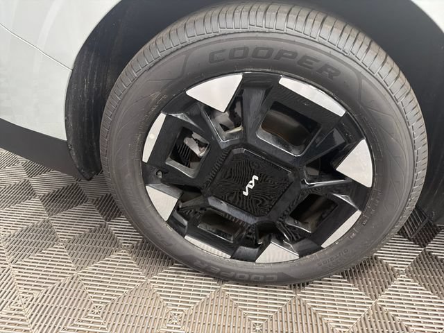 Used 2026 Kia Carnival EX FWD image 34