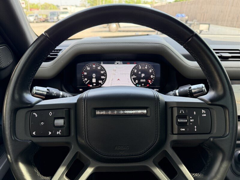 Used 2021 Land Rover Defender 110 X-Dynamic HSE AWD/4WD image 32