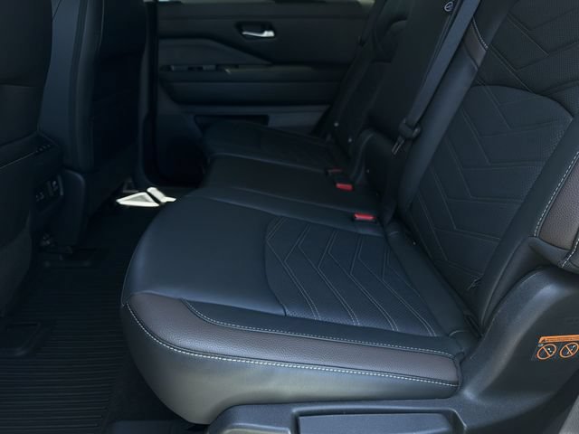 Used 2024 Nissan Pathfinder Platinum w/ Cargo Package AWD/4WD image 20