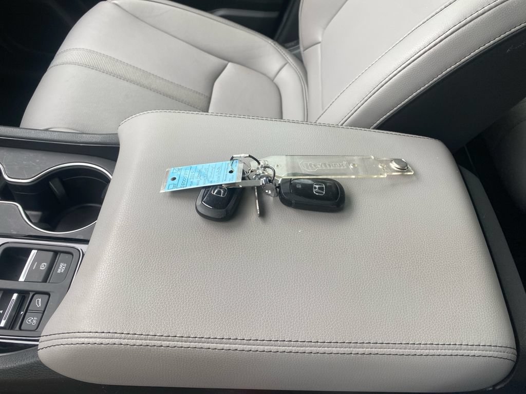 Used 2025 Honda Pilot Touring image 31