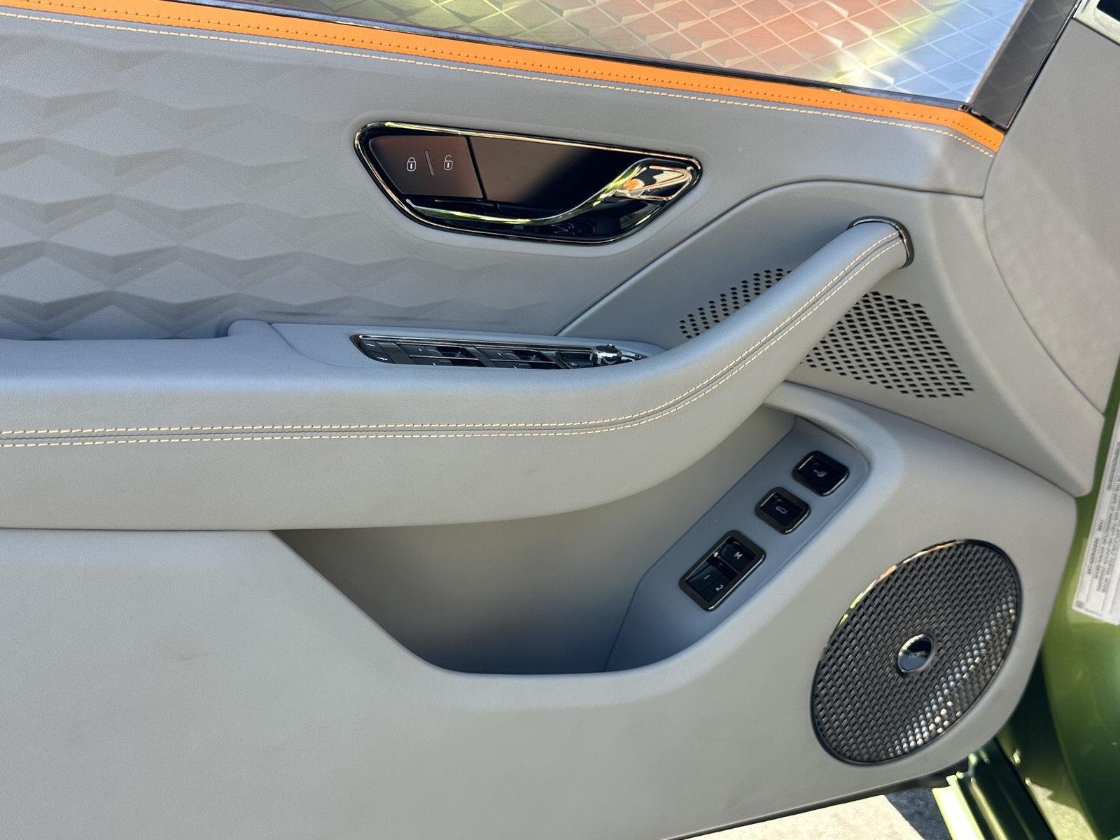 New 2025 Bentley Flying Spur Plug-In Hybrid AWD/4WD image 15