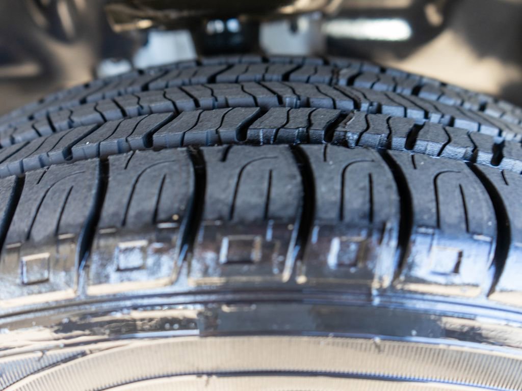 Used 2018 Jeep Cherokee Limited w/ Luxury Group image 38