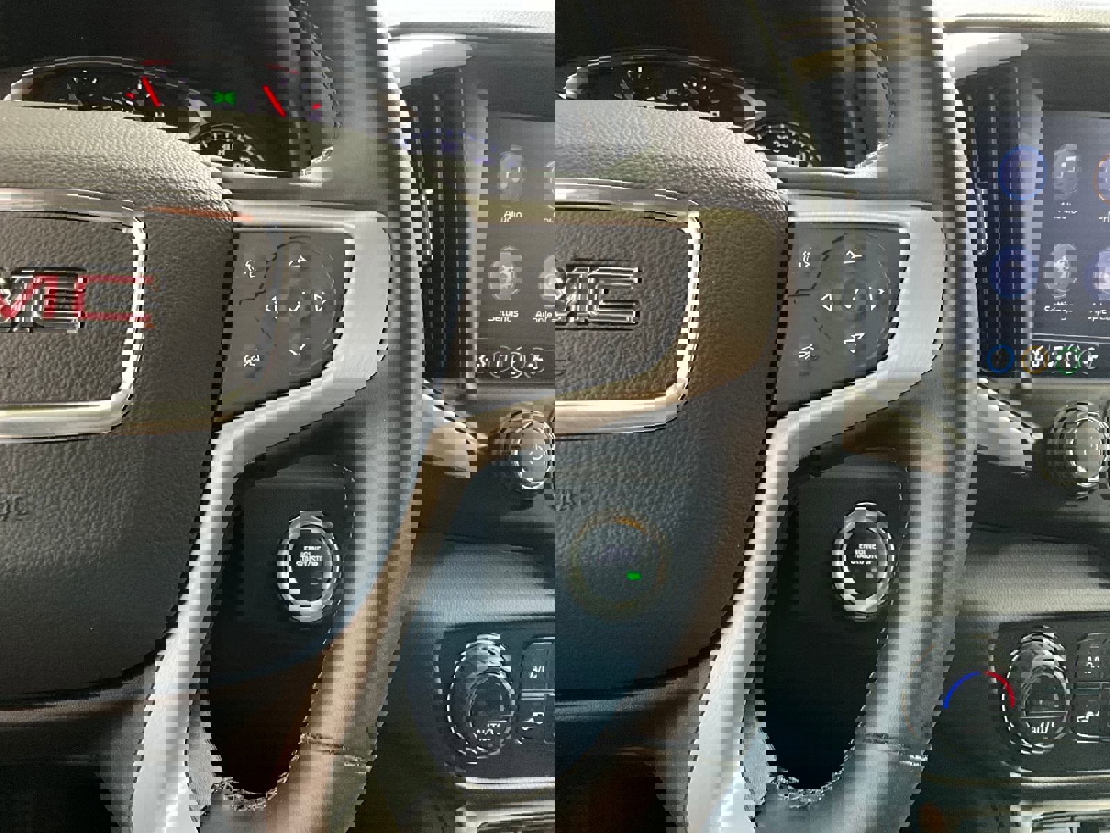 Used 2024 GMC Terrain SLT image 17