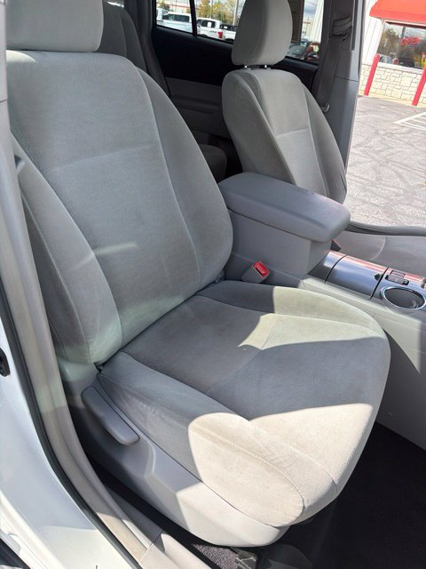 Used 2012 Toyota Highlander FWD w/ Tech Pkg image 23