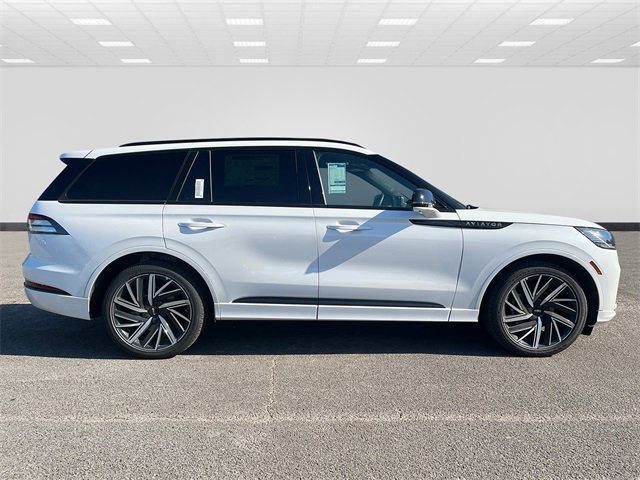 New 2025 Lincoln Aviator Black Label w/ Jet Appearance Package image 2