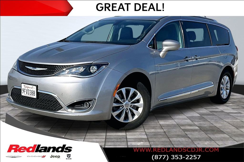 Used 2018 Chrysler Pacifica Touring-L image 1