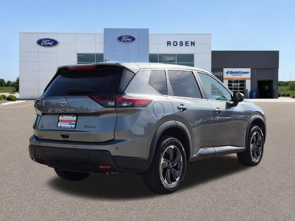 Used 2024 Nissan Rogue SV AWD/4WD image 3