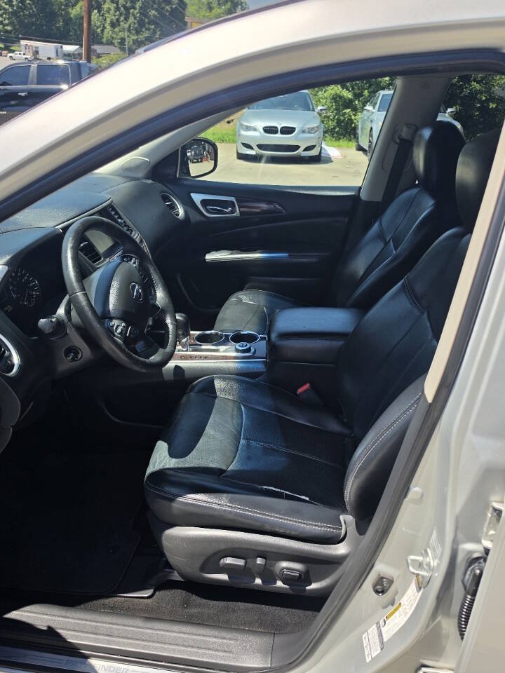 Used 2015 Nissan Pathfinder Platinum w/ Cargo Package FWD image 15