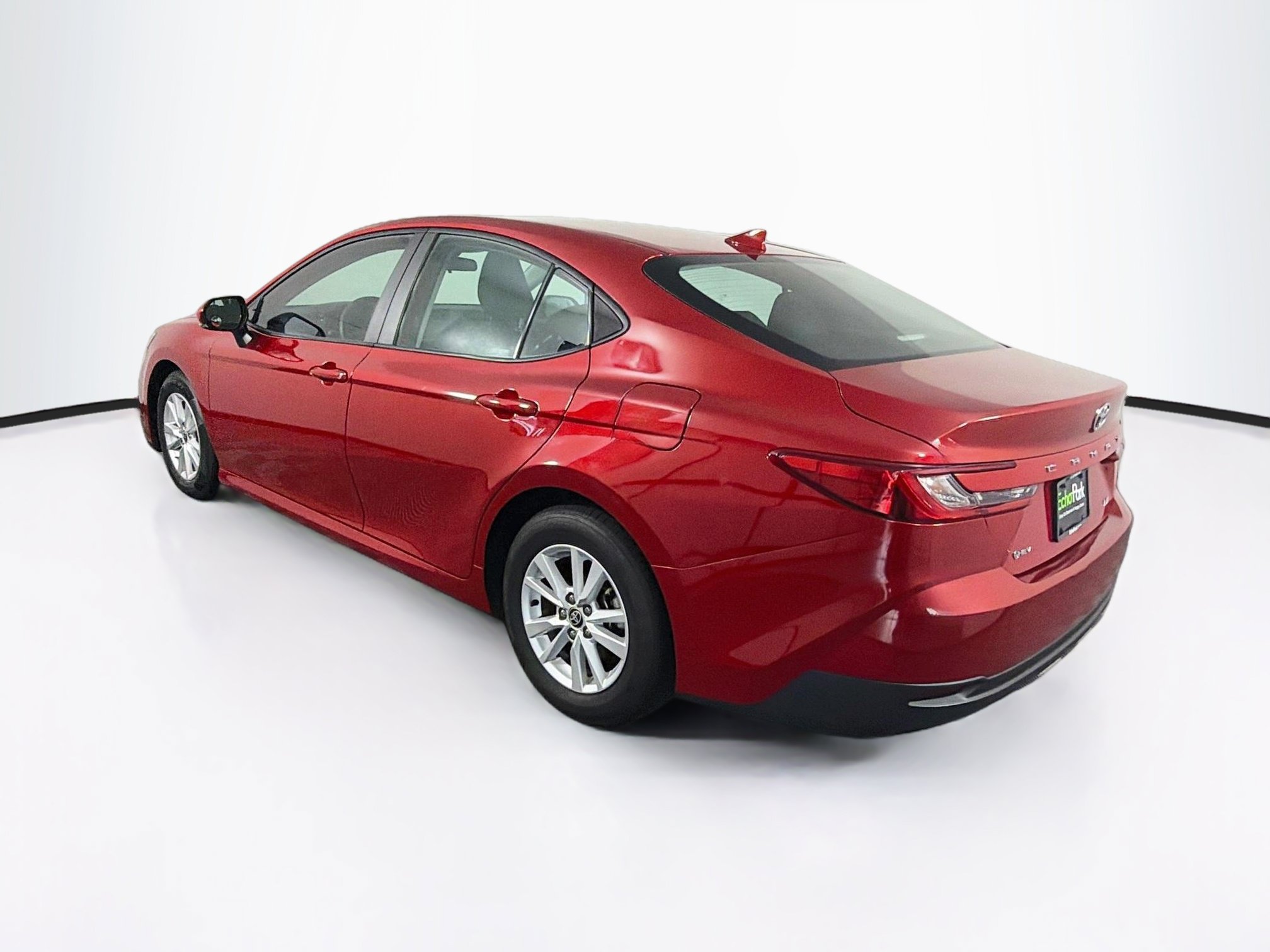 Used 2025 Toyota Camry LE FWD image 5