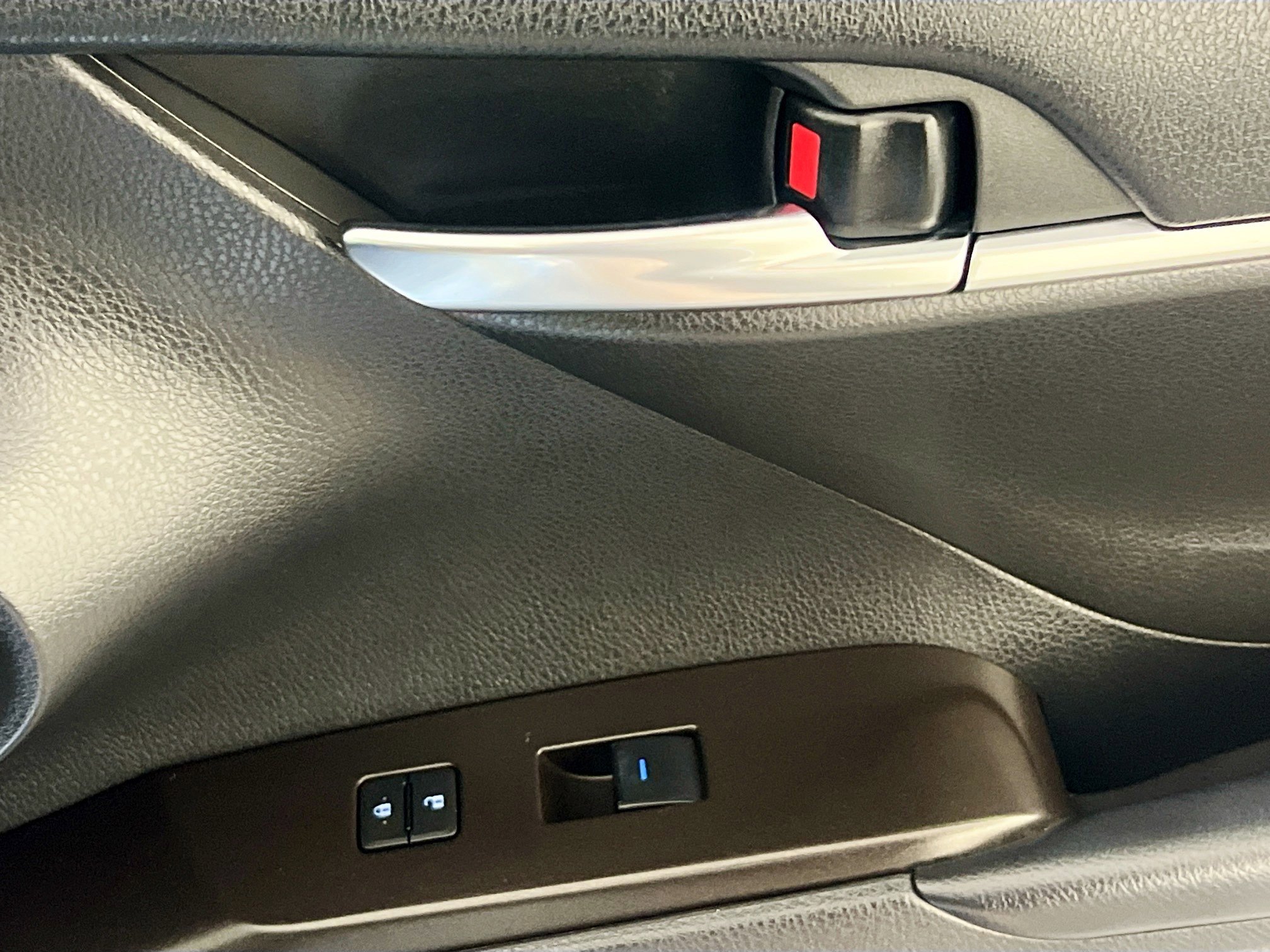 Used 2022 Toyota Camry LE image 32